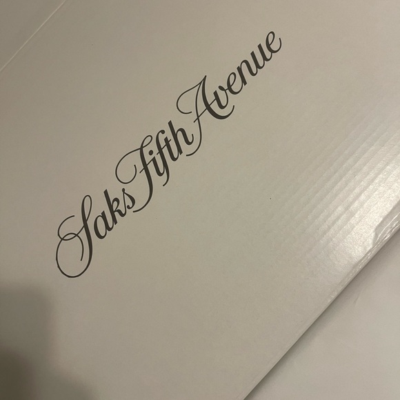 Brand new Alexander McQueen - Picture 3 of 16